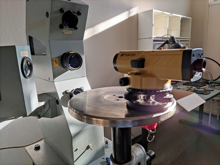 szerviz asztal forgo